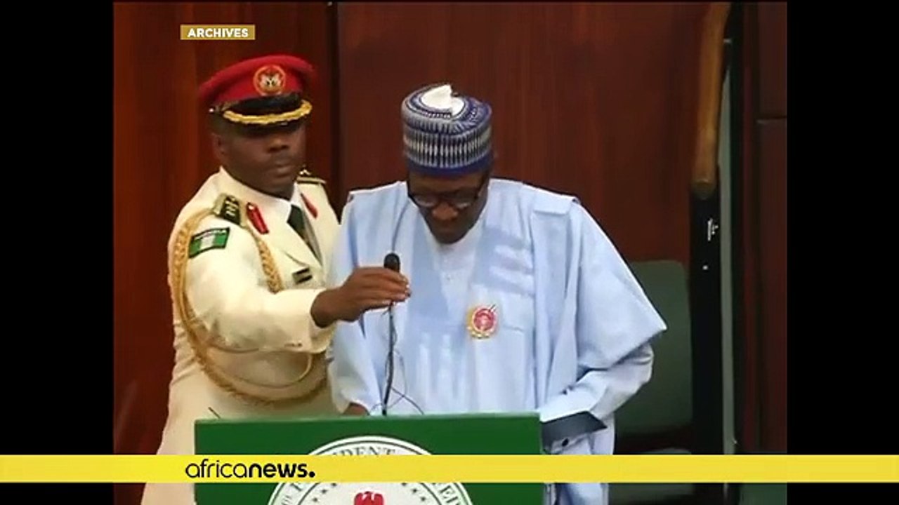 Nigeria's 2019 polls: Buhari submits party forms, slams PDP's 16 years