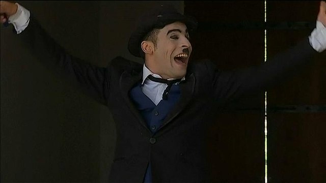 شارلي شابلن أفغانستان: سأواصل مسرحياتي رغم تهديدات المتشددين