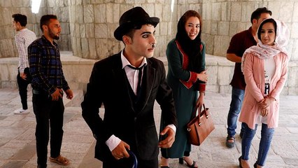 چارلی چاپلین افغانستان: ترس از مرگ جلوی کارم را نمی‌گیرد