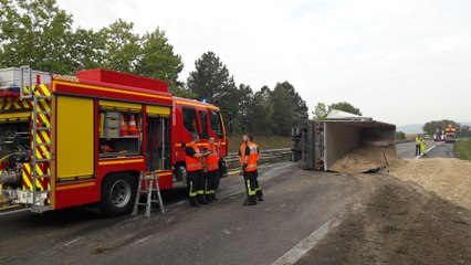 Un camion se renverse sur l'autoroute A4 et bloque la circulation