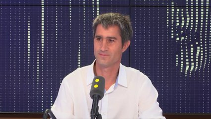 "Ce petit rééquilibrage ne compense pas les cadeaux" faits aux riches, déplore François Ruffin