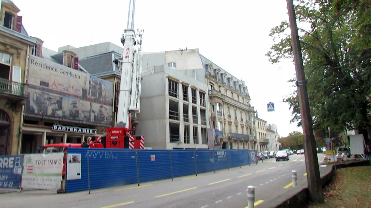 Epinal la grue avenue Gambetta démontée morceau par morceau