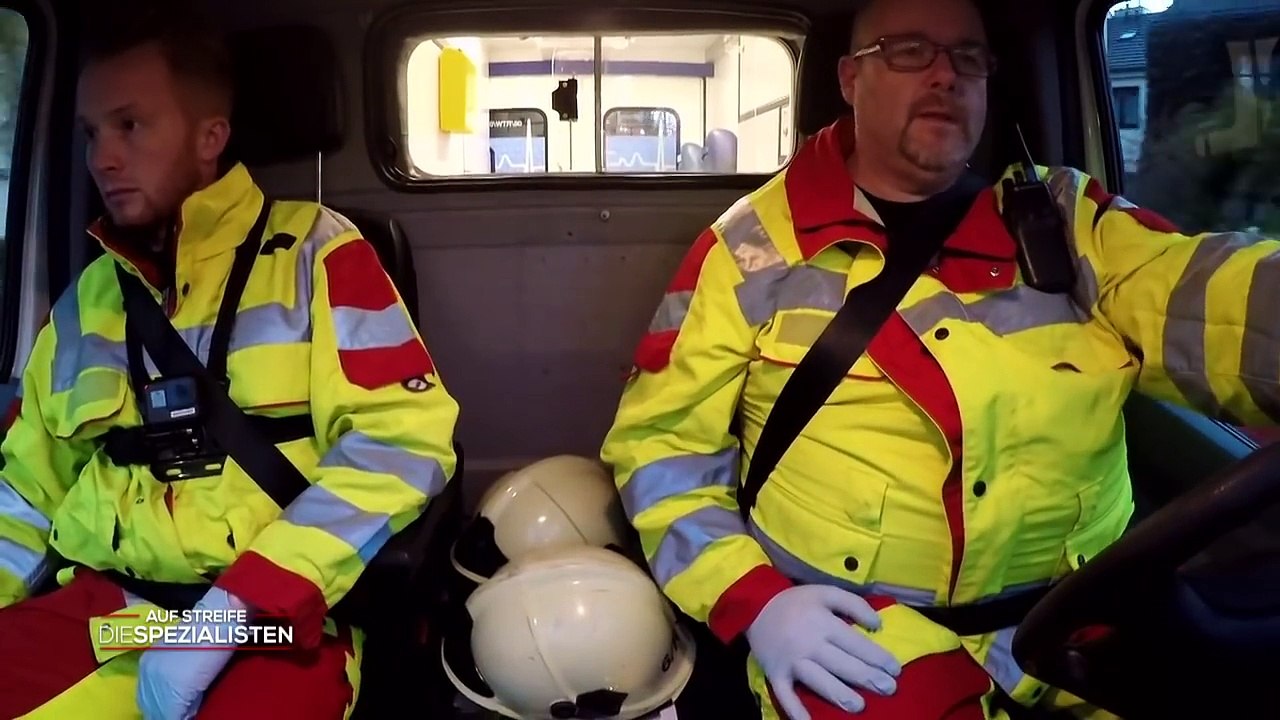 In Stromkasten gerast: Stadt muss schnell den Strom lahmlegen! | Die Spezialisten | SAT.1 TV