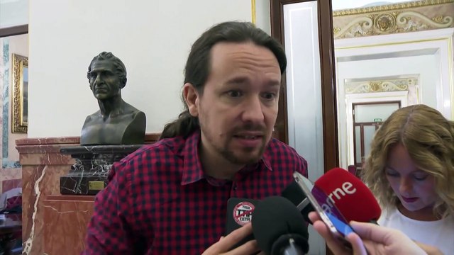 Iglesias anima a Sánchez a hacer accesible su tesis