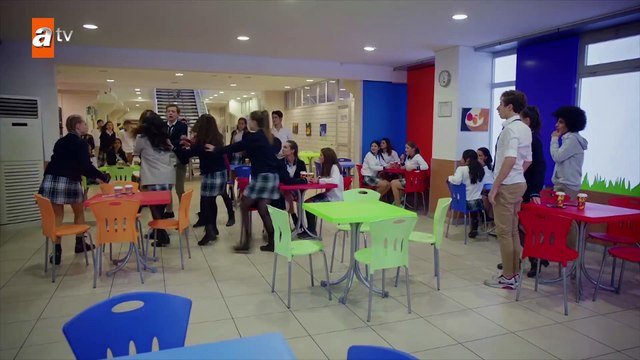 Kötü kızların büyük eğlencesi! - Kırgın Çiçekler 64.Bölüm