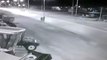 Yolda yürüyen 4 kişiye otomobilin çarpma anı kamerada