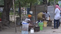 تنزانيات يعملن بالشوارع لإعالة أسرهن
