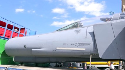 Eski savaş uçağı TIR üzerinde Malatya’ya getirildi