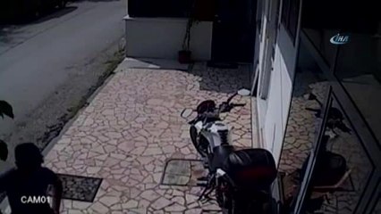 Motosiklet Çalan Hırsızlar Kaza Yapınca Yakalandı