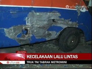 Hilang Kendali, Truk TNI Tabrak Metromini