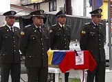 Ceremonia de honor para “Pascualito”, perro adoptado por policías de Quito