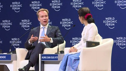 Aung San Suu Kyi defende prisão de jornalistas da Reuters
