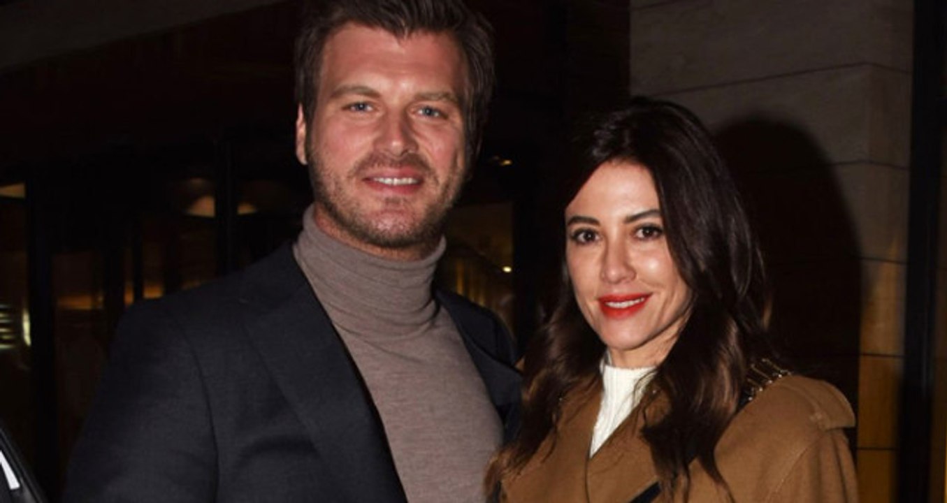 Kıvanç Tatlıtuğ'un Eşi Giyim Tarzıyla Takipçilerini Kendine Hayran Bıraktı