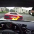 Sa Ferrari crache du feu au démarrage : puissant le moteur