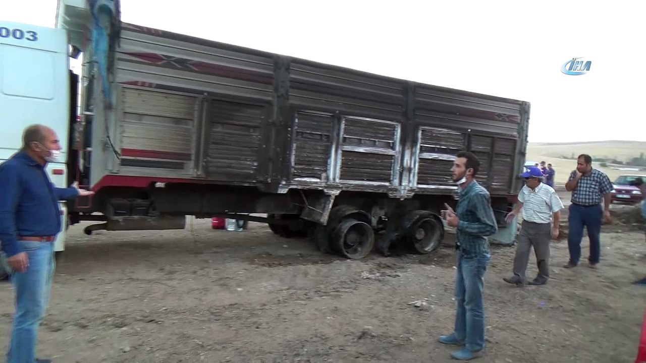 Yozgat’ta anız yangını 8 bin saman balyasını kü...