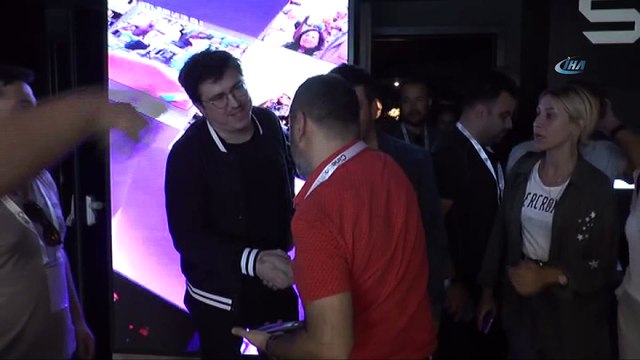 Ünlü oyuncular İbrahim Büyükak ve Oğuzan Koç sinema patronlarına yalvardı