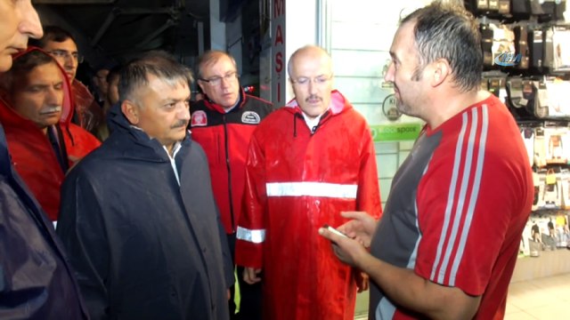 - Vali Yazıcı sel bölgesinde incelemelerde bulundu- Vali Yazıcı : Metrekareye 130,6 kg yağış düştü, bu bir afet