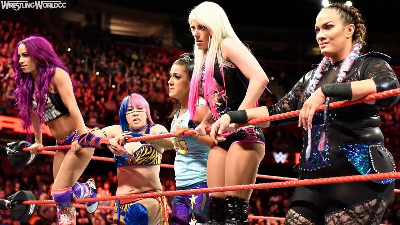 WWE SUPERSTARS BEING BULLIED BY WWE FANS (WWE R...