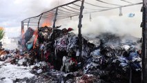 Park halindeki tekstil malzemesi yüklü tır alev alev yandı