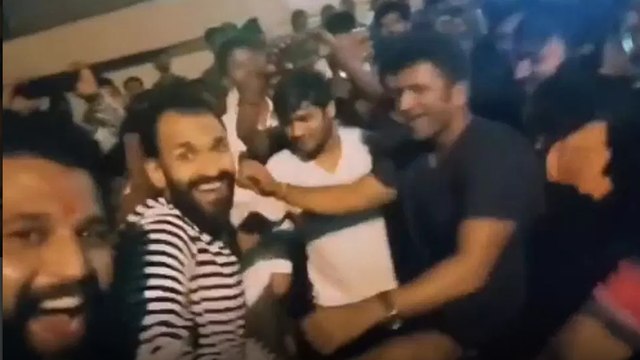 ಗಣೇಶ ಉತ್ಸವದಲ್ಲಿ ಕುಣಿದು ಕುಪ್ಪಳಿಸಿದ ಪುನೀತ್ ರಾಜ್ ಕುಮಾರ್ ರಾಘವೇಂದ್ರ ರಾಜ್ ಕುಮಾರ್ | Filmibeat Kannada