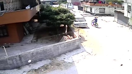 Mahalleliden Kaçan Şüpheliyi Polis Yakaladı