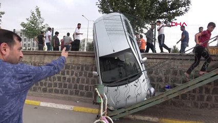 Şanlıurfa Fren Yerine Gaza Basınca Kaza Yaptı