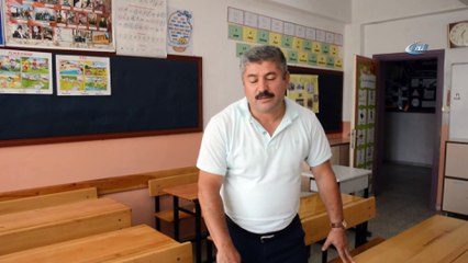 Müdür, okul sıralarını zımparaladı duvarları boyadı