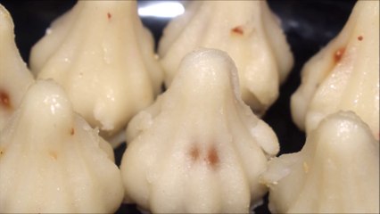 Download Video: Ukdiche Modak - उकडीचे मोदक | Steamed Modak Recipe | Ganesh Chaturthi Special