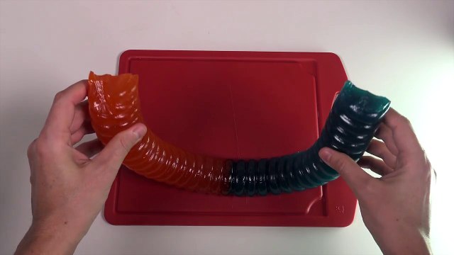 [BONBON] Le Plus Gros Bonbon Ver Du Monde - Miam Fooding unboxing World's Largest Gummy Wummy