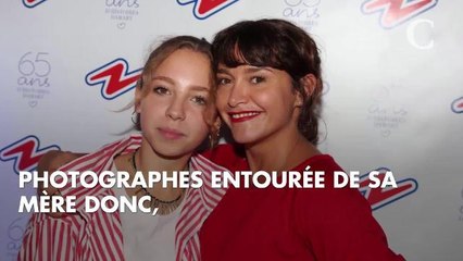 PHOTOS. Bisous, câlins... Emma de Caunes et sa fille complices à la soirée  Damart - Vidéo Dailymotion