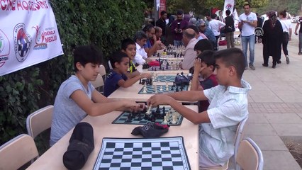 Sokakta satranç ilgi gördü - MUŞ