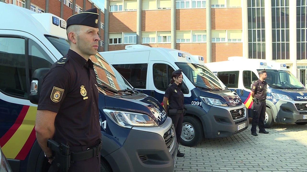 Policía mejora su "versatilidad" en fronteras con diez nuevas furgonetas