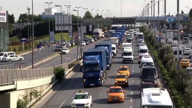 Atatürk Havalimanı'nda yüklenen TIR'lar 3. Havalimanı'na doğru yola çıktı