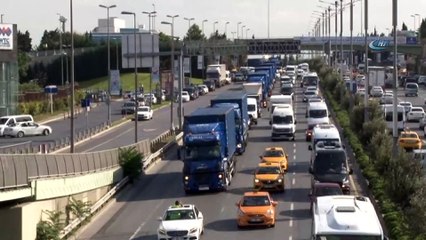 Atatürk Havalimanı'nda yüklenen TIR'lar 3. Havalimanı'na doğru yola çıktı