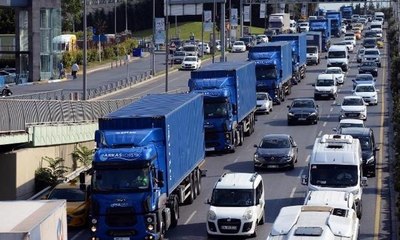 Yeni Havalimanı’na malzeme taşıyan TIR'lar havadan görüntülendi