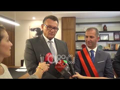 Ora News - Cërriku i jep titullin Qytetar Nderi ambasadorit sllovak, Milan Ciganík