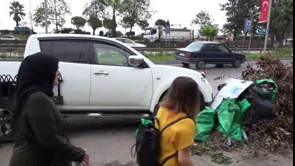 Park Halinde Zincirleme Kaza: 9 Araç Maddi Hasar Gördü