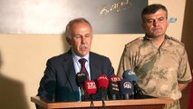 Hatay Valisi Erdal Ata: ' Terör örgütü üyesi 9 terörist, İçişleri Bakanlığı, Hatay valiliği ve adli makamlarca yargılanmak üzere Suriye'nin Afrin kentinde başarılı bir operasyonla yakalanarak Hatay iline getirilmiştir'