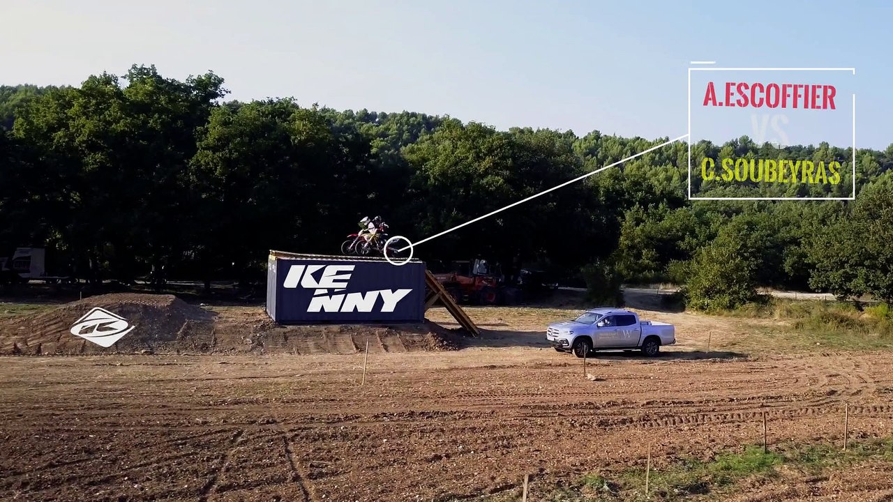 Vidéo moto - Enduro GP de France : deux stars de supercross parcourent la "straight line"