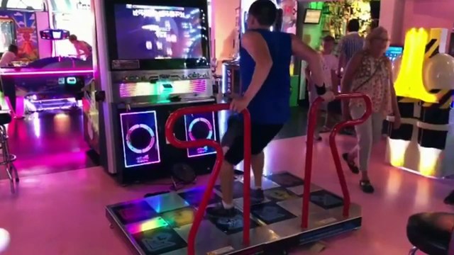 Ce danseur/gamer envoie du lourd!