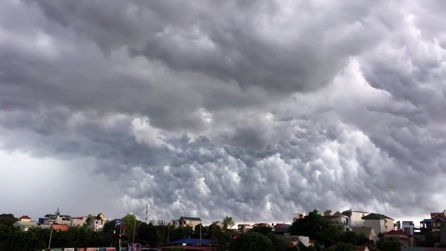 Des nuages très étranges se forment en pleine tempête