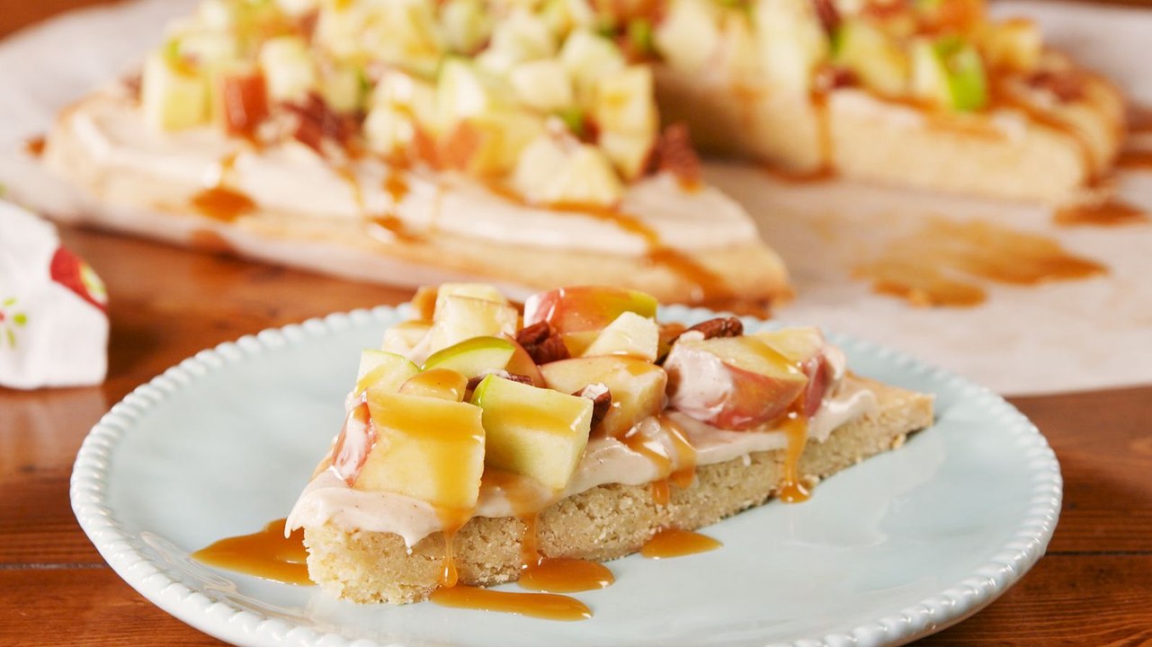 Caramel Apple Pizza Is The Perfect Pizza For Fall