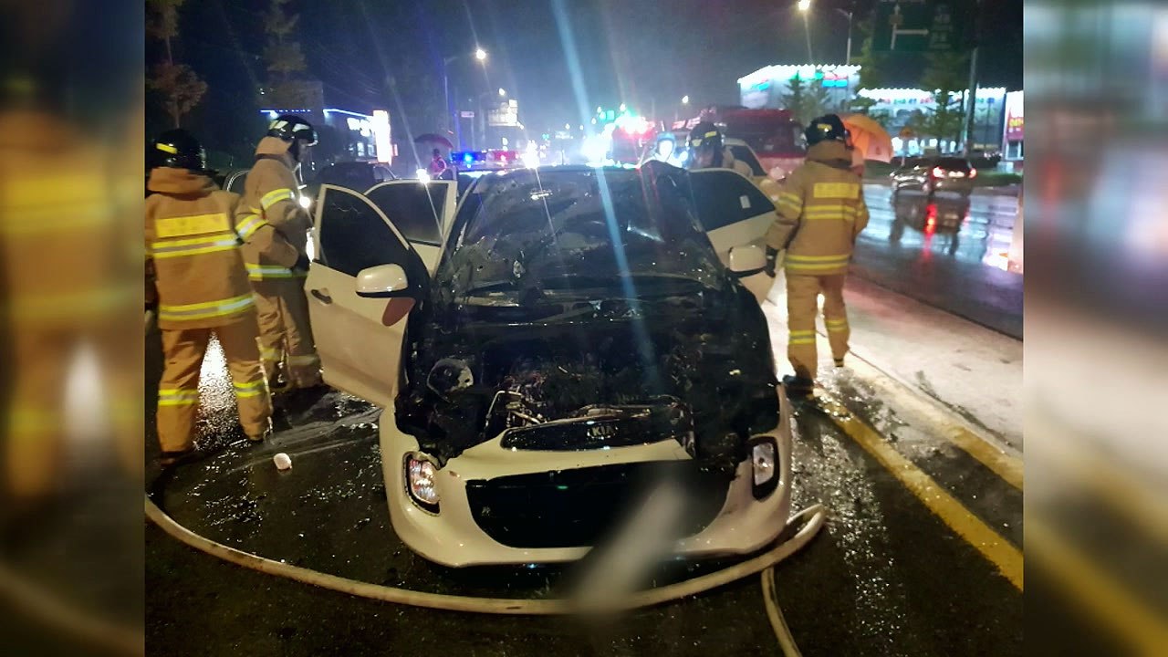 아산 국도에서 차량 5대 잇달아 충돌...1명 부상 / YTN