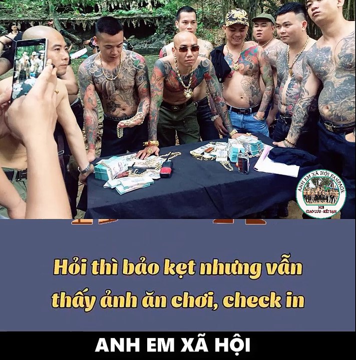 Cuộc sống nó rất muốn tao gục ngã và buông lơi Nhưng tao vẫn cứ bước tiếp để nếm hết vị cuộc đời .