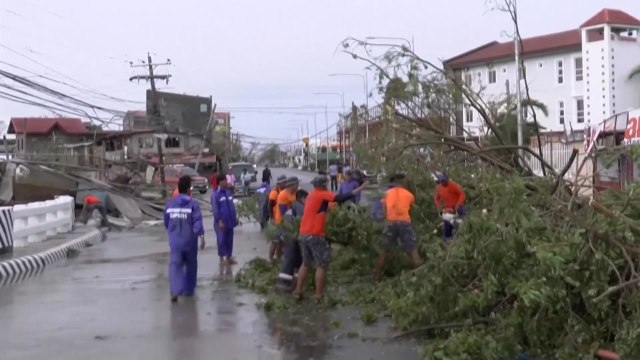 슈퍼 태풍 '망쿳' 필리핀 강타... 주민 천만 명 영향권 / YTN