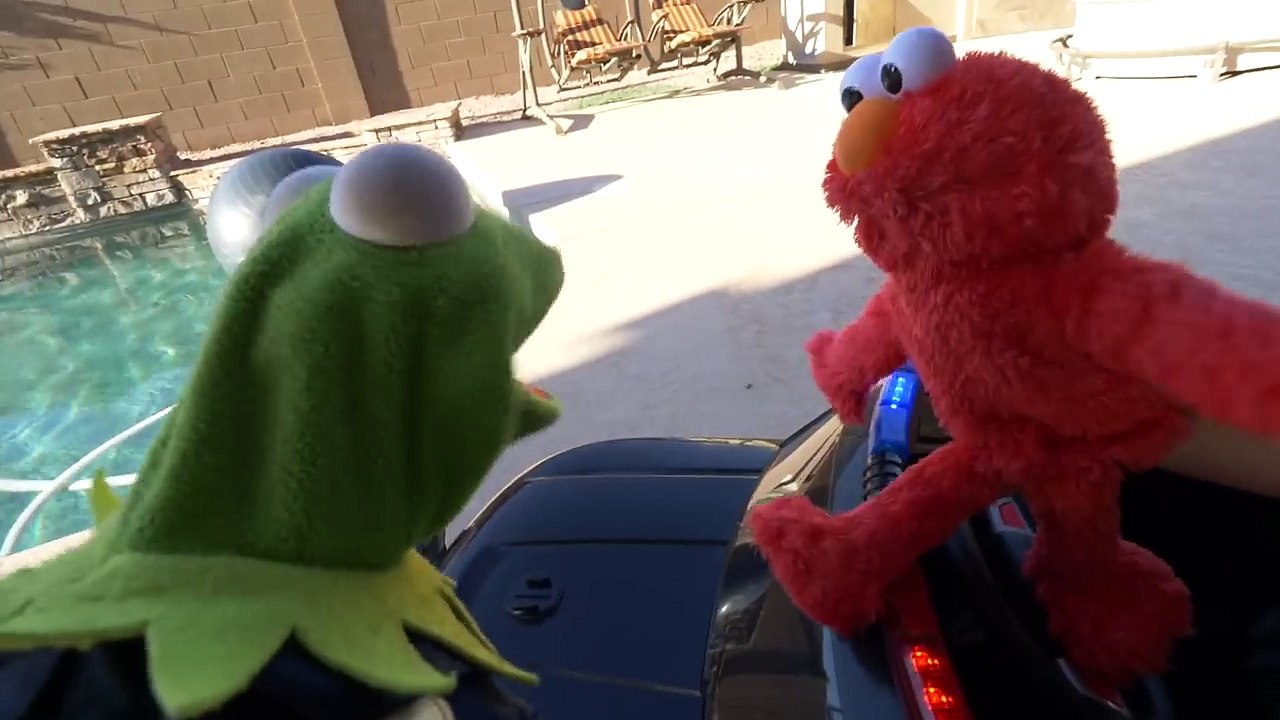 Kermit the Frog and Elmo: Swimming Pool Patrol!