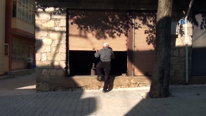 30 metrekarede 51 yıldır yaptığı mesleğe çırak bulamadı