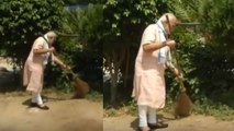 Swachhata Hi Seva Program : PM Modi sweeps, Cleans Baba Ambedkar School | Oneindia News