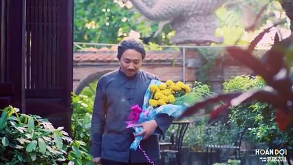 [HOÁN ĐỔI] Trấn Thành lầy lội đem bông vạn thọ đi "tán" Việt Hương