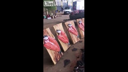 Dans ce barbecue géant on ne cuit que des animaux entier